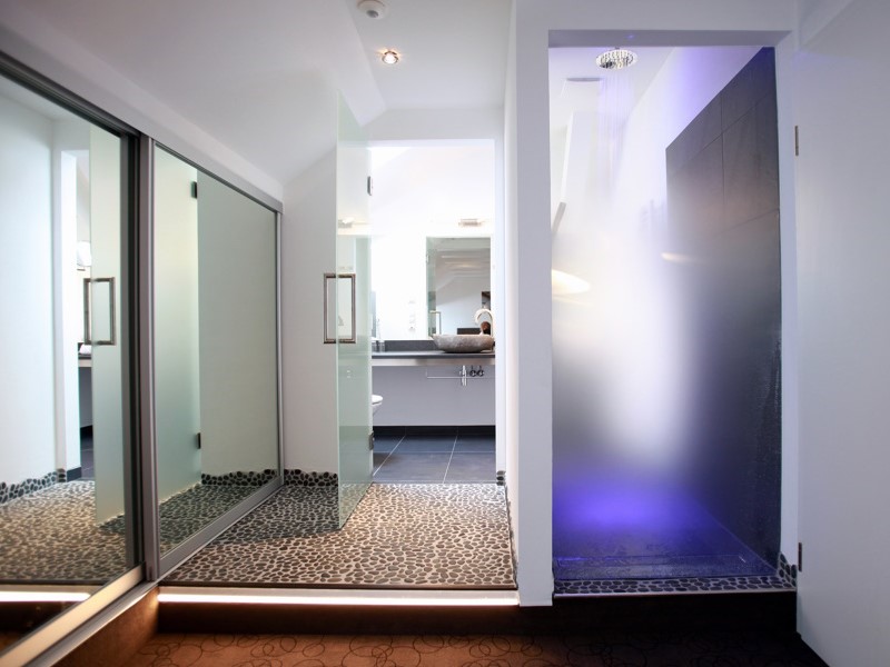 modernes Hotelzimmer im Hotel Am Hirschhorn in der Südwestpfalz