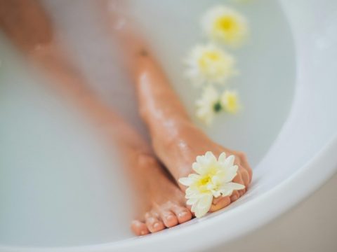 Pediküre im Wellnessbereich des Hotel Am Hirschhorn – gepflegte Füße und entspannte Auszeit