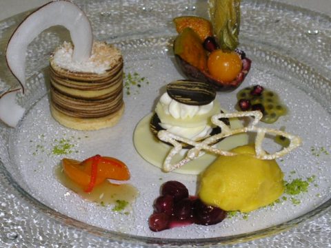 Dessertkreation im Restaurant Am Hirschhorn – kunstvoll angerichtete süße Spezialität