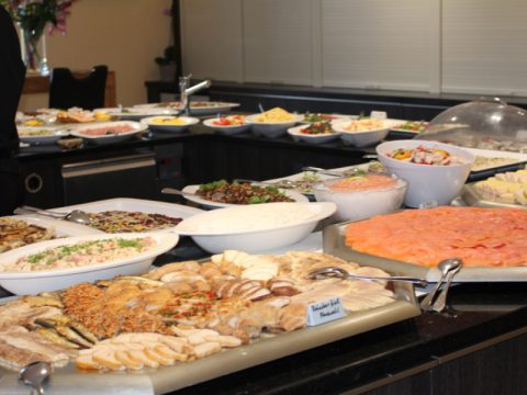 Vorspeisen beim Fischbuffet im Hotel Am Hirschhorn – feine Fischspezialitäten und kulinarische Vielfalt